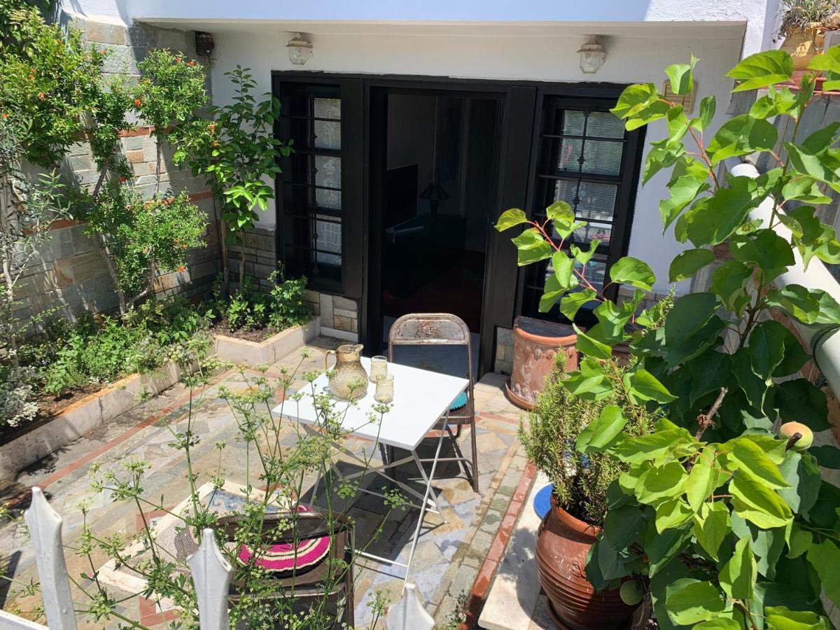 Gemuetliches Appartement In Ano Poli Thessaloníki Exteriör bild