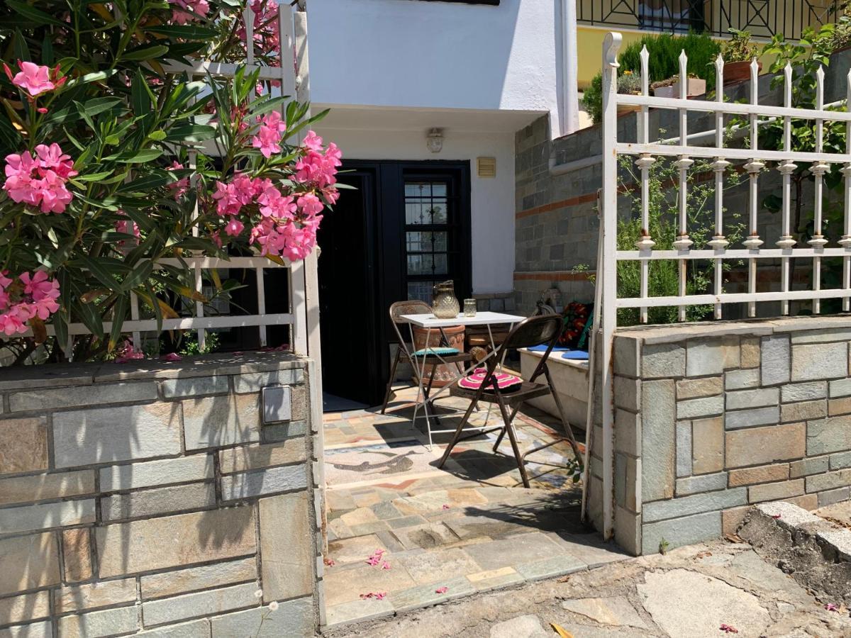 Gemuetliches Appartement In Ano Poli Thessaloníki Exteriör bild